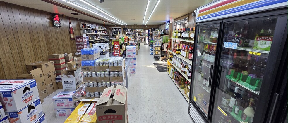 More Photos Of 1301 N Hill St, Griffin Storefront For Sale