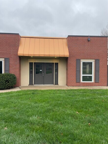 More Photos Of 1201 W College St, Liberty Office For Lease