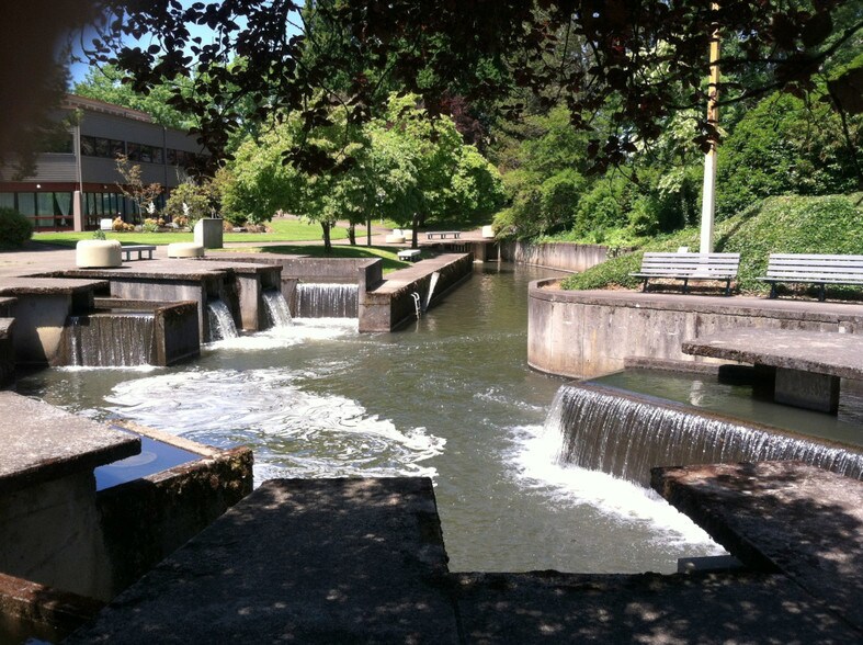 More Photos Of 300-390 Liberty St SE, Salem Storefront Retail Office For Sale