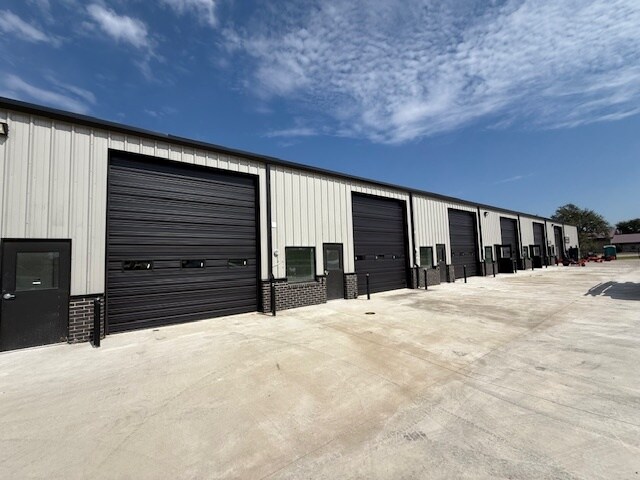 More Photos Of 121 Airport Rd, Goldsby Light Distribution For Lease
