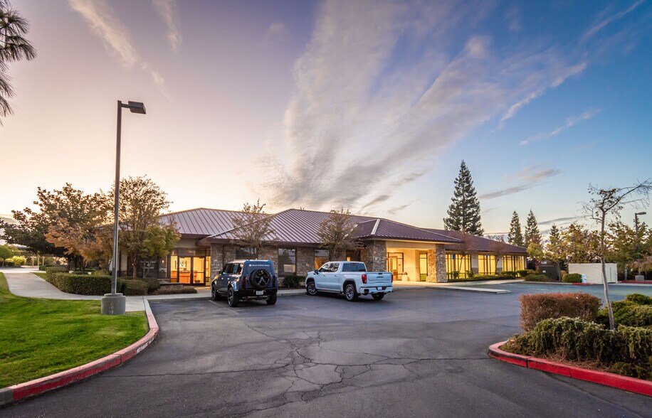 More Photos Of 945 Orchard Creek Ln, Lincoln Medical For Sale