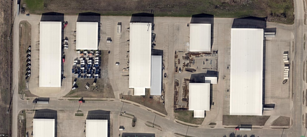 More Photos Of 3561 Shelby Ln, Denton Manufacturing For Sale