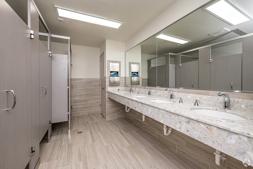 More Photos Of 2200 Veterans Memorial Blvd, Kenner Office For Lease