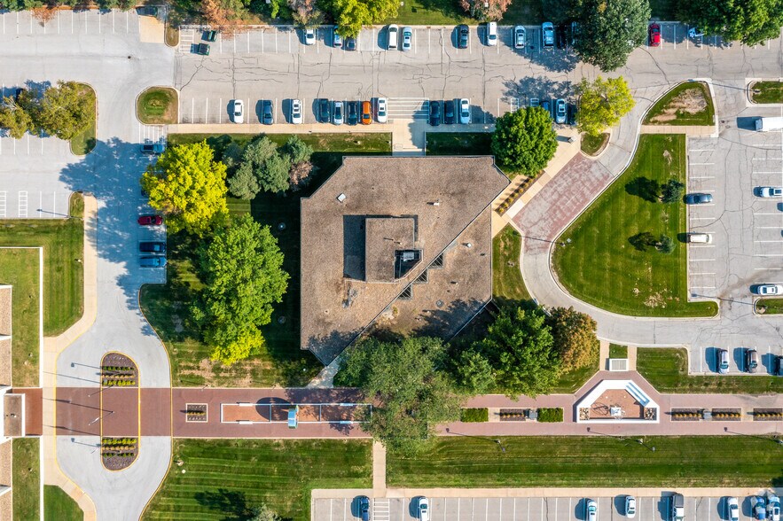 More Photos Of 2929 Westown Pky, West Des Moines Office For Lease