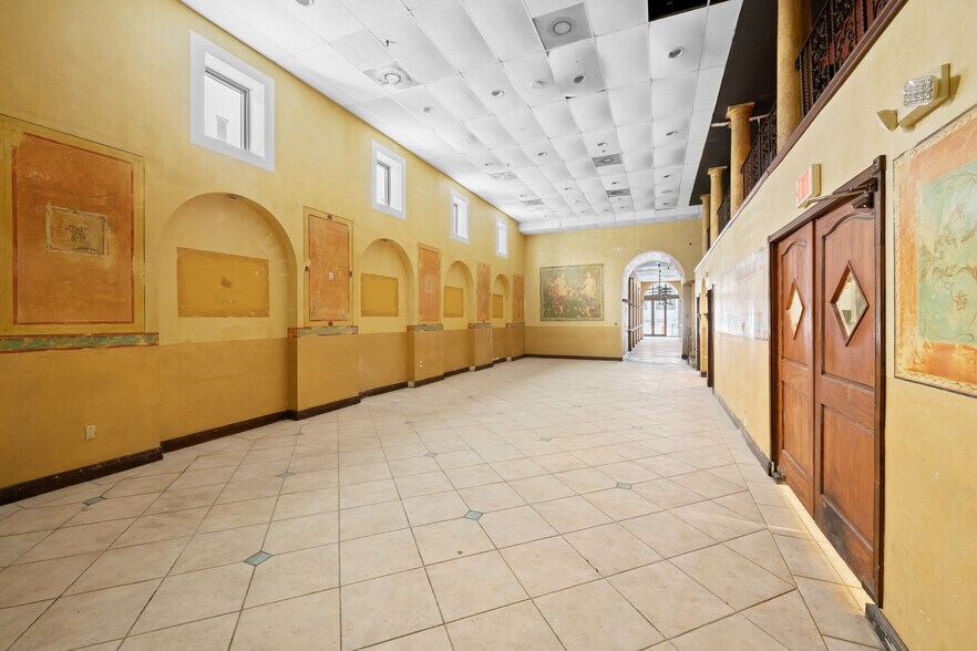 More Photos Of 66-68 W Flagler St, Miami Loft Creative Space For Sale