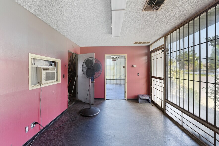 More Photos Of 159-161 N East End Ave, Pomona Warehouse For Sale