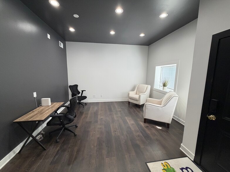 More Photos Of 1332 E Division St, Evansville Flex For Sale