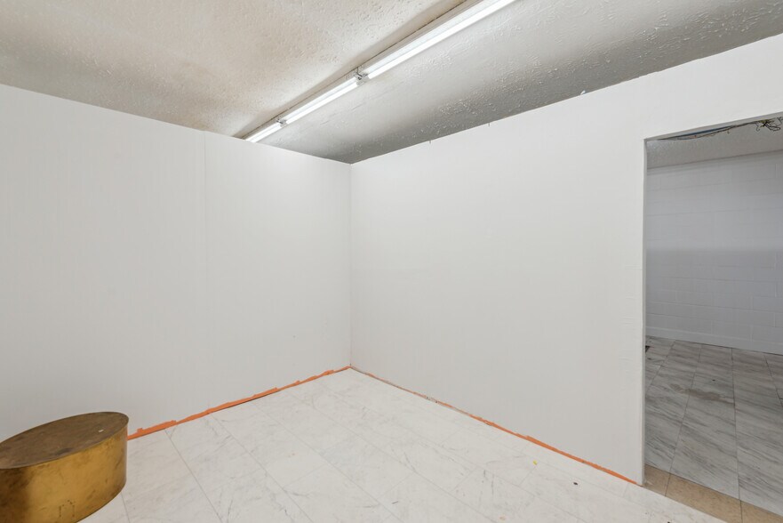 More Photos Of 6011 Vine St, Cincinnati Storefront Retail Residential For Sale