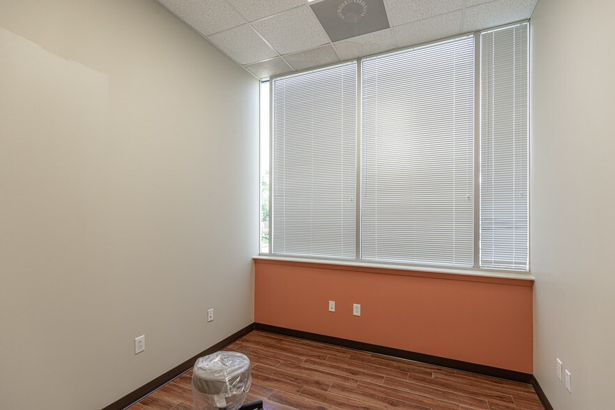 More Photos Of 16422 Stuebner Airline Rd, Spring Medical For Lease
