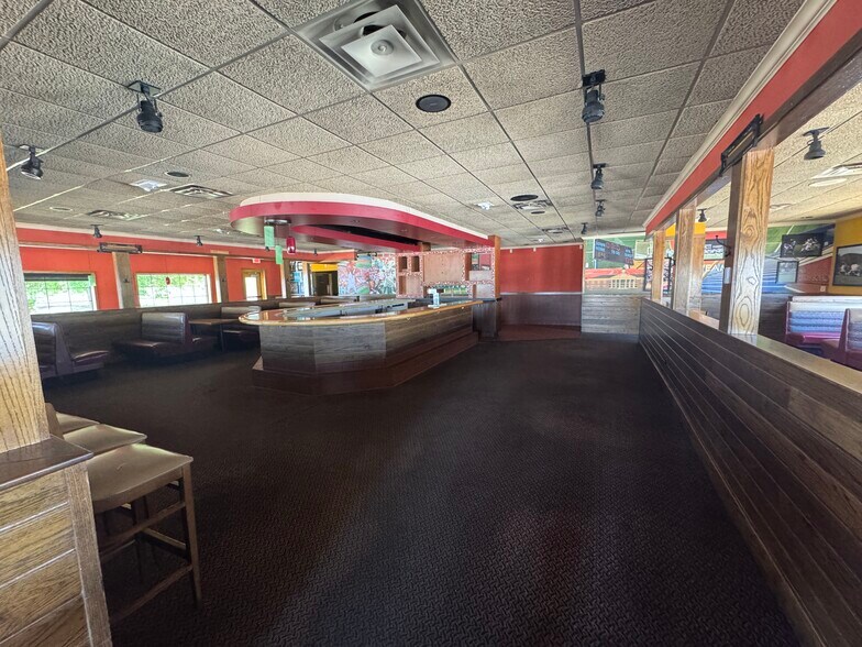More Photos Of 3953 W Sunset Ave, Springdale Restaurant For Lease