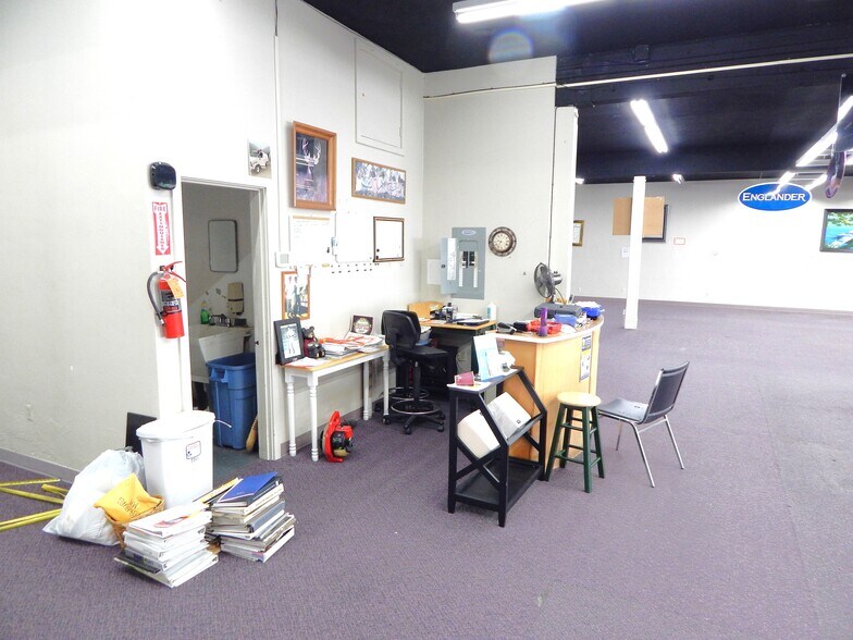 More Photos Of 635 SE Stephens St, Roseburg Freestanding For Lease