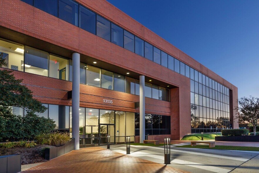 More Photos Of 13135 Lee Jackson Memorial Hwy, Fairfax Office For Lease