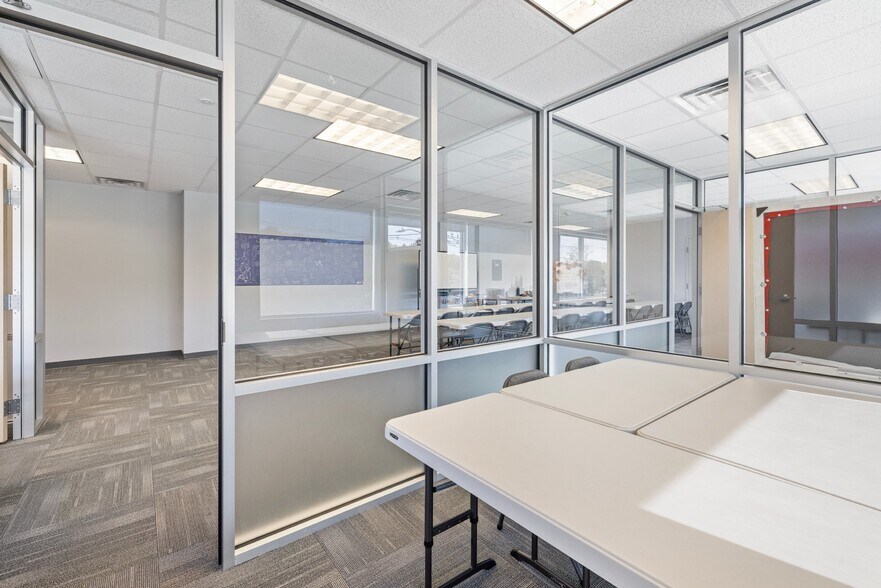 More Photos Of 251-255 Andover St, Peabody Storefront For Lease