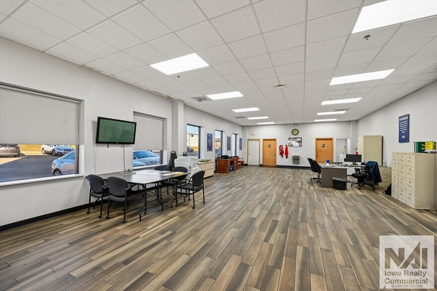 More Photos Of 4600-5000 20th Ave SW, Cedar Rapids Warehouse For Lease