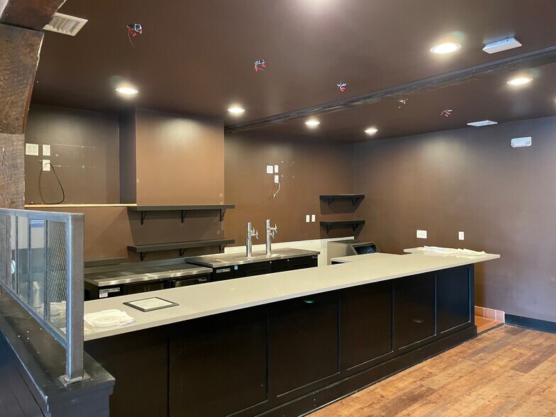 More Photos Of 1765 Meriden-Waterbury Tpke, Plantsville Restaurant For Lease