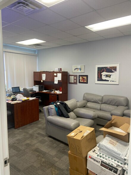 More Photos Of 7300 N Cicero Ave, Lincolnwood Loft Creative Space For Lease