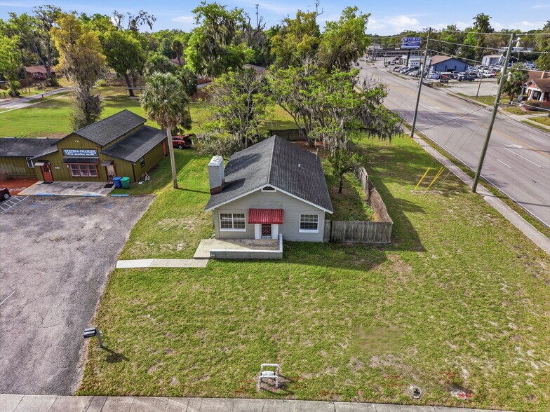 More Photos Of 1030 Camphor Ln, Deland General Retail For Sale