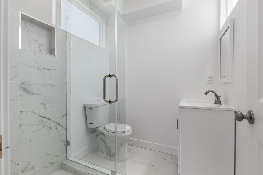 More Photos Of 623 Orange Grove Ave, Glendale Apartments For Sale