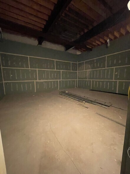 More Photos Of 8107 Military St, Detroit Warehouse For Sale