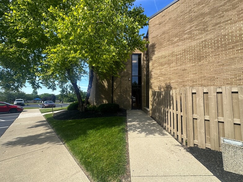 More Photos Of 1195 E Alex-Bell Rd, Centerville Office For Sale