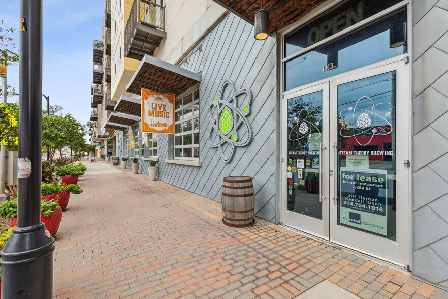 More Photos Of 340 Singleton Blvd, Dallas Restaurant For Lease