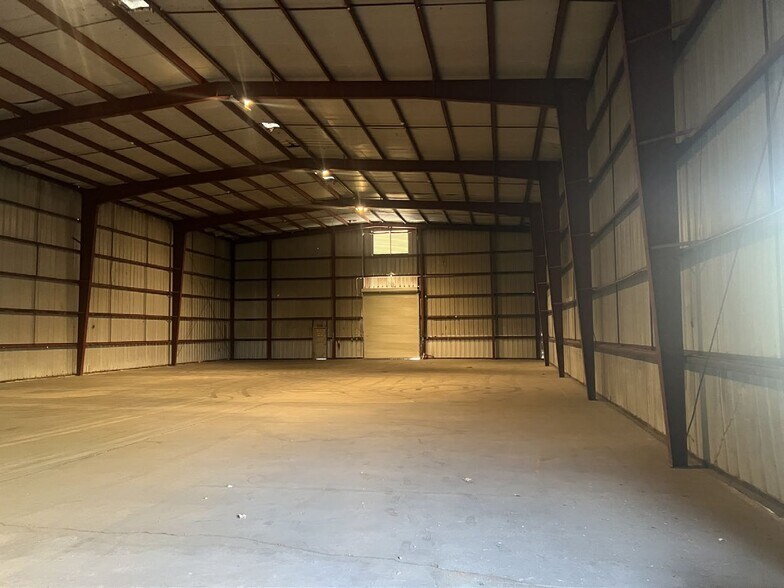 More Photos Of 160-170 Eastgate Rd, Barstow Warehouse For Lease