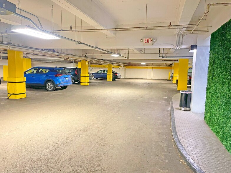 More Photos Of 175 E Main St, Lexington Office For Lease