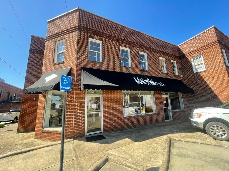 More Photos Of 141 W Government St, Brandon Storefront For Lease