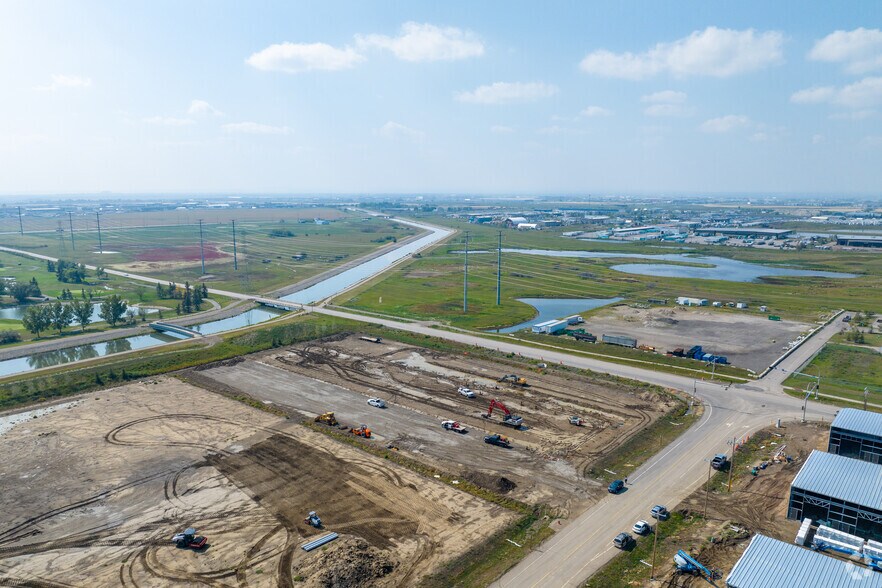 More Photos Of 11 Heatherglen Pl, Calgary Warehouse For Lease