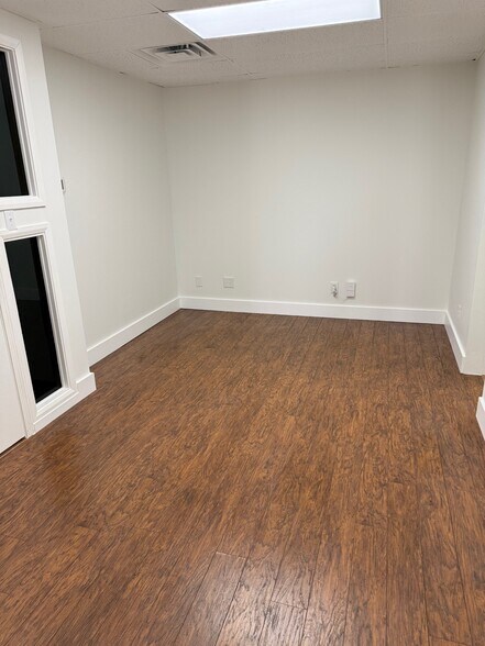 More Photos Of 244 E US Highway 69, Claycomo Office For Lease