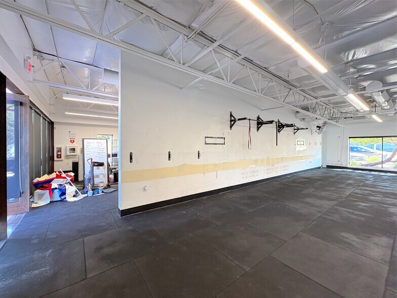 More Photos Of 3844 N 32nd St, Phoenix Storefront Retail Office For Lease