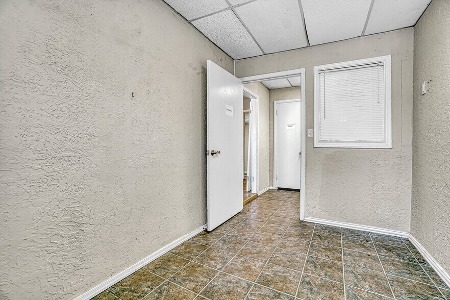 More Photos Of 1222 NW Cache Rd, Lawton Office For Sale