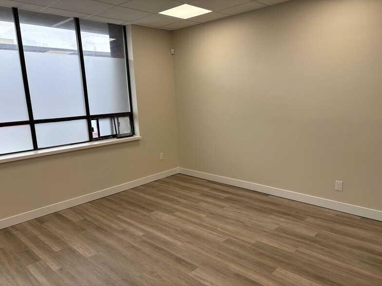 More Photos Of 90 Esna Park Dr, Markham Service For Lease