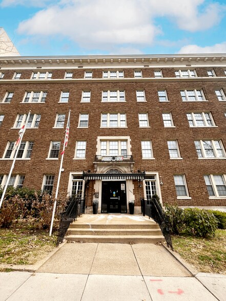 More Photos Of 2807 Connecticut Ave NW, Washington Apartments For Sale
