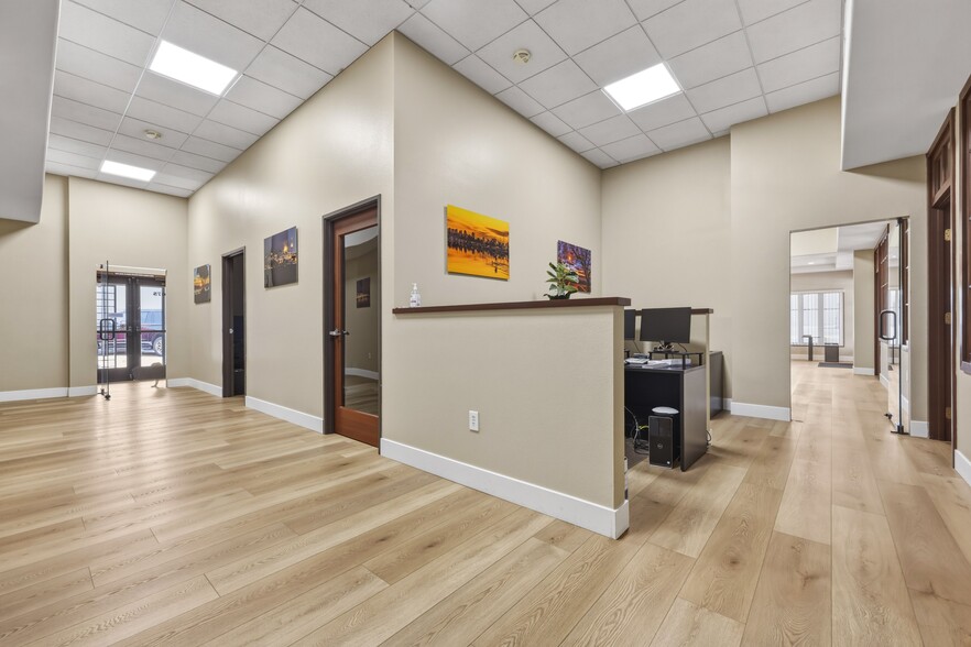 More Photos Of 1075 Rosecrans St, San Diego Bank For Sale