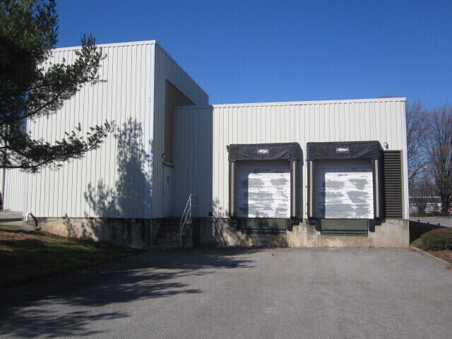 More Photos Of 1301 Rockland Ave, Roanoke Industrial For Sale