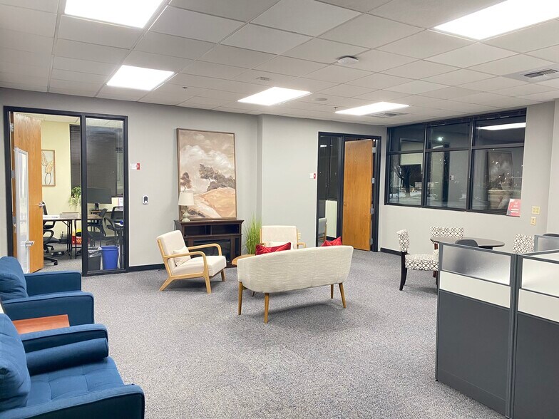 More Photos Of 517 N Westhill Blvd, Appleton Freestanding For Lease