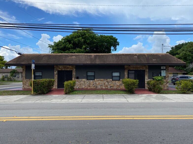 More Photos Of 715 NW 1st St, Dania Beach Restaurant For Sale