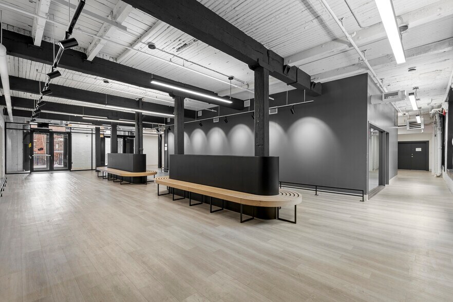 More Photos Of 5425 Rue De Bordeaux, Montréal Office For Sale