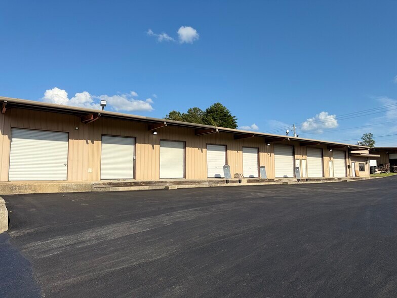 More Photos Of 2124 Frederick Rd, Opelika Light Distribution For Lease