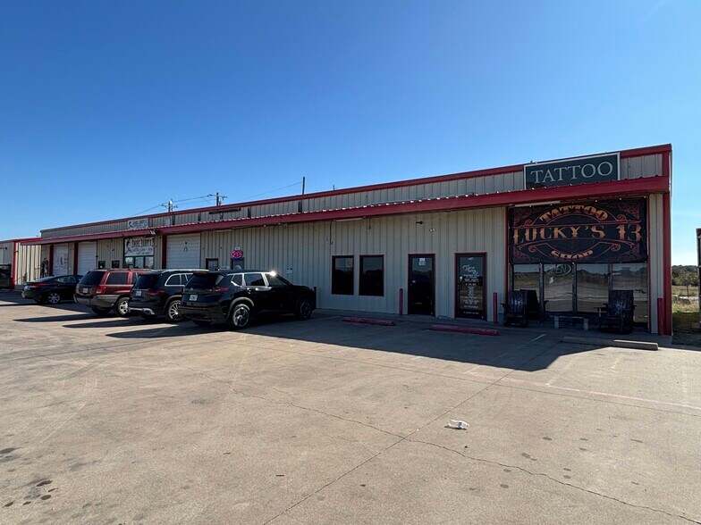 More Photos Of 2655 W US Highway 377, Granbury Warehouse For Lease