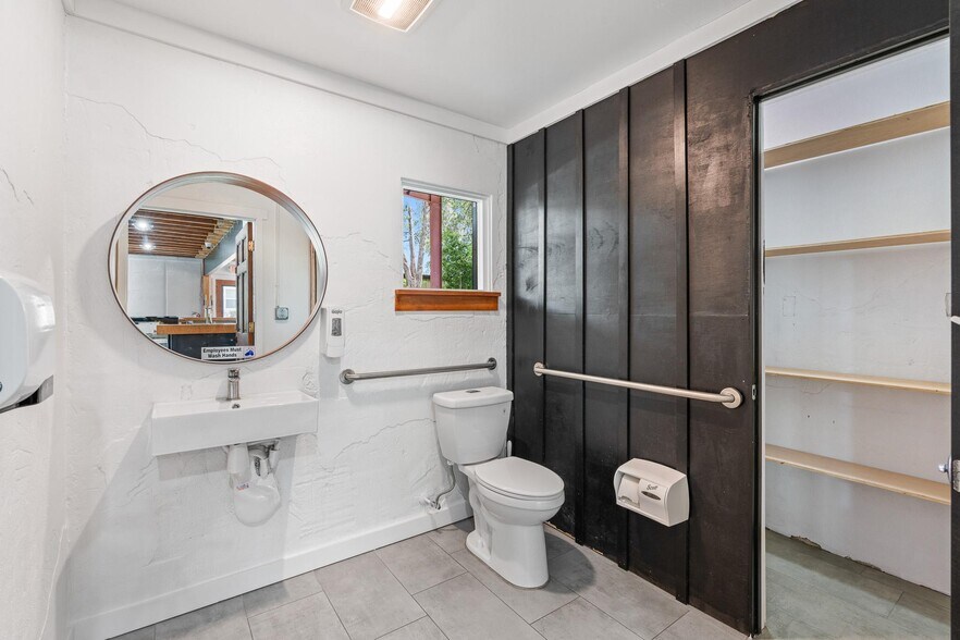 More Photos Of 209 Palmetto Ave, Longwood Restaurant For Lease