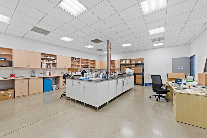 More Photos Of 1641 McGaw Ave, Irvine Research And Development For Lease