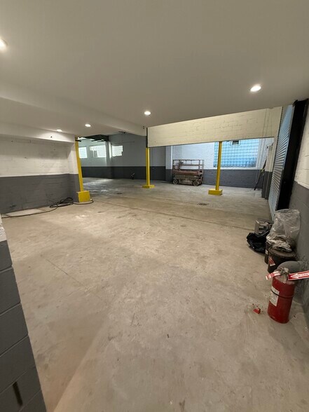 More Photos Of 450 Timpson Pl, Bronx Warehouse For Lease