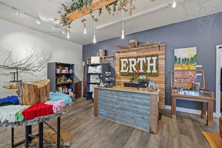 More Photos Of 101-107 S 1st St, La Conner Storefront For Sale