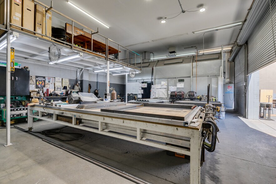 More Photos Of 3850 Pioneer Ave, Las Vegas Showroom For Sale