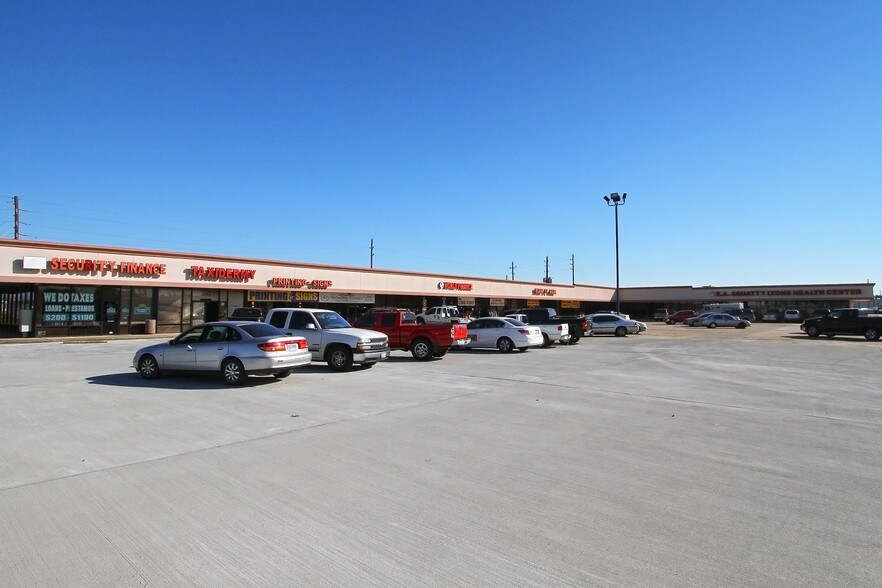 More Photos Of 1712 1st St E, Humble Unknown For Sale