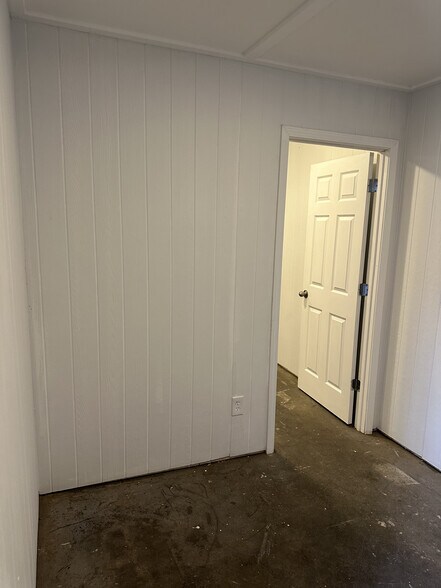More Photos Of 1801 Dutch Ln, Jeffersonville Warehouse For Lease