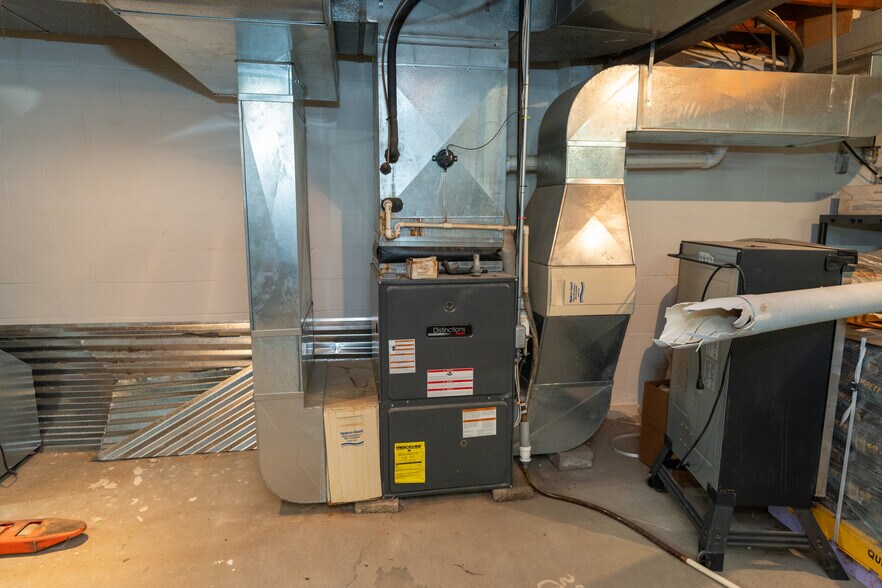 More Photos Of 7861 Mystic Lake Dr, Lake Storefront For Sale