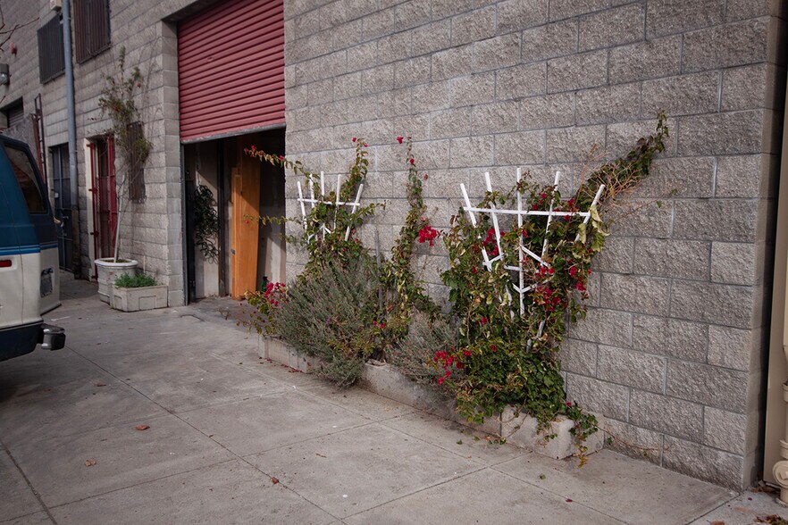 More Photos Of 1190A Shafter Ave, San Francisco Warehouse For Sale